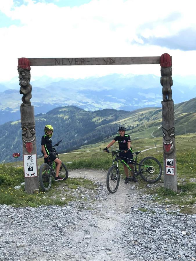 Ferienwohnung 3,5 Zimmer Direkt An Ski- Und Bikepiste Φιλμς Εξωτερικό φωτογραφία
